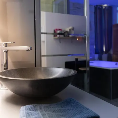 Lx202 Love Room & Spa Privatif - Jacuzzi & Sauna אורחן